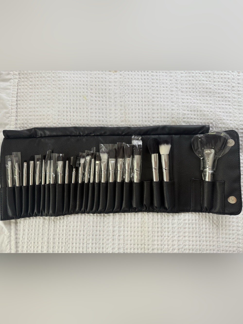22-Piece Black Makeup Brush Set with Carry Roll